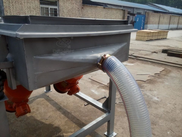 風(fēng)冷式直線振動篩軟連接口