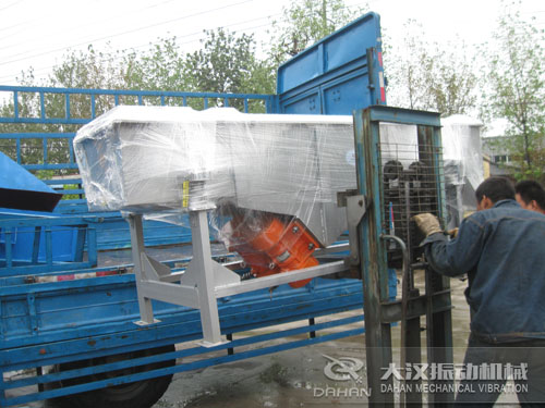 碳鋼直線振動(dòng)篩